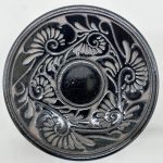 5寸皿/黒釉唐草線彫 | 壺屋陶器事業協同組合オンラインショップ